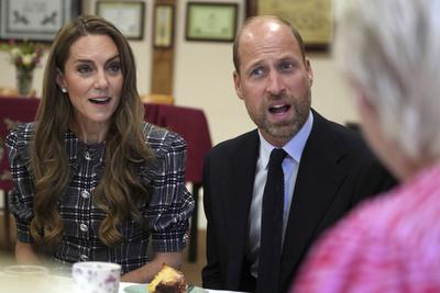 Prince William & Kate Middleton in Sunningdale-stock-foto