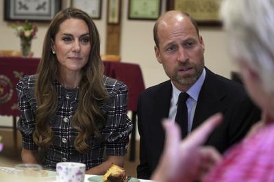 Prince William & Kate Middleton in Sunningdale-stock-foto