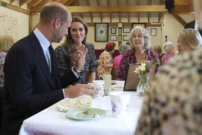 Prince William & Kate Middleton in Sunningdale-stock-foto