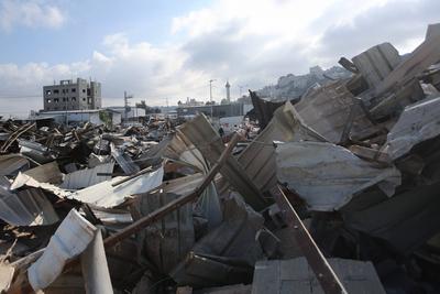 A view of the Palestinian fruit and vegetable market after Israeli bulldozers destroyed the market in the West Bank village of Beita-stock-foto