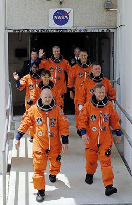 KENNEDY SPACE CENTER, FLA. - The STS-121 crew strides out of the Operations and Checkout Building after suiting up for l-stock-foto