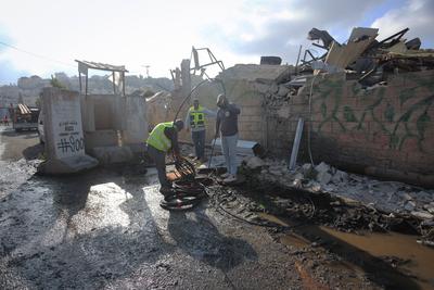 A view of the Palestinian fruit and vegetable market after Israeli bulldozers destroyed the market in the West Bank village of Beita-stock-foto