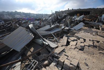 A view of the Palestinian fruit and vegetable market after Israeli bulldozers destroyed the market in the West Bank village of Beita-stock-foto