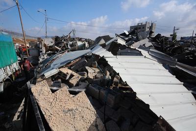 A view of the Palestinian fruit and vegetable market after Israeli bulldozers destroyed the market in the West Bank village of Beita-stock-foto