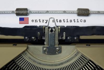 Schreibmaschine mit Schriftzug entry statistics und amerikanischer Flagge-stock-foto