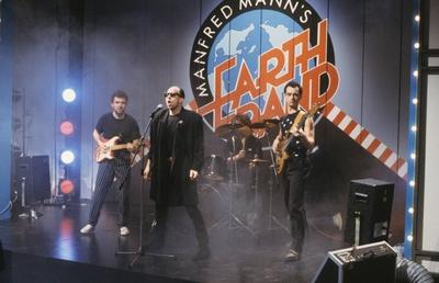 Manfred Mann s Earth Band (Musikgruppe) 05/86 wiese Manfred Mann s Earth Band in der Fernsehsendung Na so was im M?rz 1-stock-foto
