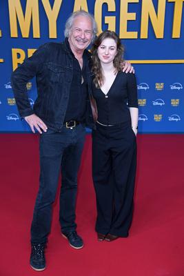 Leander Haussmann mit Tochter Kunigunde Haussmann bei der Deutschlandpremiere der Disney+ Original-Serie CALL MY AGENT B-stock-foto