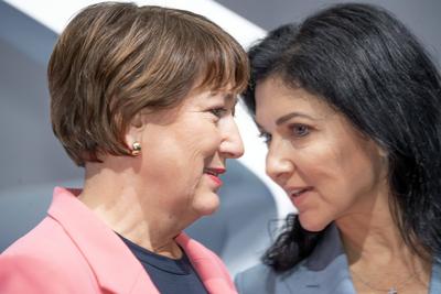 Hildegard M?ller, Pr?sidentin Verband der Automobilindustrie, im Gespr?ch mit Katherina Reiche, Bundeswirtschaftsministerin, Messerundgang zur Er?ffnung der IAA Mobility 2025, Messe M?nchen, 9. September 2025-stock-foto