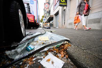 Explosion zerst?rt City-Kiosk-stock-foto