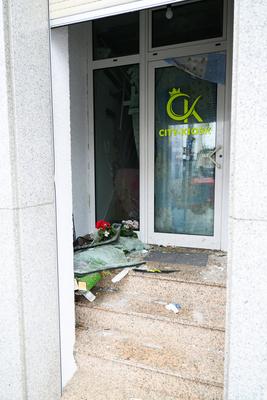 Explosion zerst?rt City-Kiosk-stock-foto