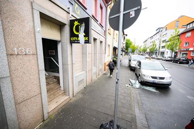 Explosion zerst?rt City-Kiosk-stock-foto