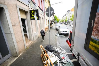 Explosion zerst?rt City-Kiosk-stock-foto