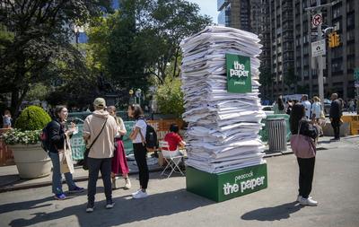 Brand activation of Peacock?s ?The Paper?-stock-foto