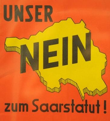 Eine Ausstellung in der Sparkasse Saarbr?cken ist am Mittwoch 14 10 2015 dem Saar Referendum von 1-stock-foto