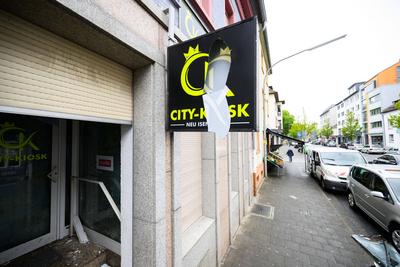 Explosion zerst?rt City-Kiosk-stock-foto