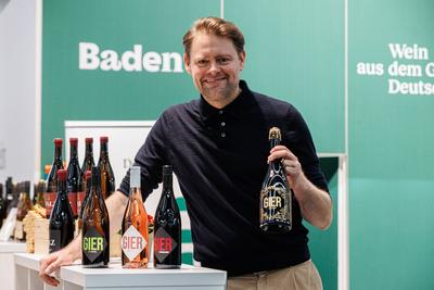 10.03.2024. D?sseldorf. Comedian Max Giermann pr?sentiert als Gastwinzer auf der ProWein 2024 seine eigens mitentwickelt-stock-foto