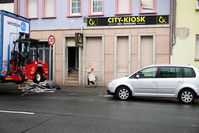 Explosion zerst?rt City-Kiosk-stock-foto