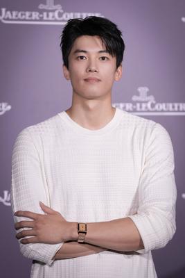SHANGHAI, CHINA - SEPTEMBER 09: World Champion Swimmer Steve Wang Shun attends opening event of Jaeger-LeCoultre s The D-stock-foto