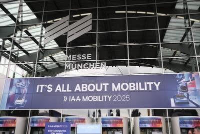 Branding der IAA Mobility im Eingangsbereich der Messe M?nchen-stock-foto