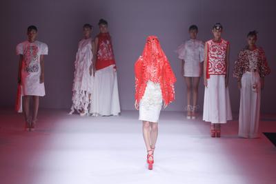 BEIJING, CHINA - SEPTEMBER 09: Models walk the runway at the Feng Sansan collection on day 5 of China Fashion Week AW25-stock-foto