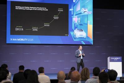 Ali Kani von NVIDIA h?lt Vortrag auf IAA Mobility Summit Stage-stock-foto
