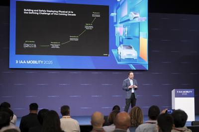 Ali Kani von NVIDIA h?lt Vortrag auf IAA Mobility Summit Stage-stock-foto