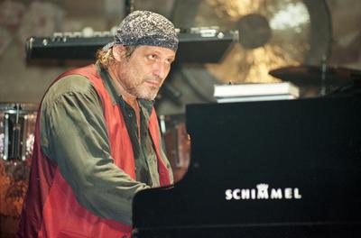 Konstantin Wecker, Liedermacher, bei einem Konzert in Wien, April 1995-stock-foto
