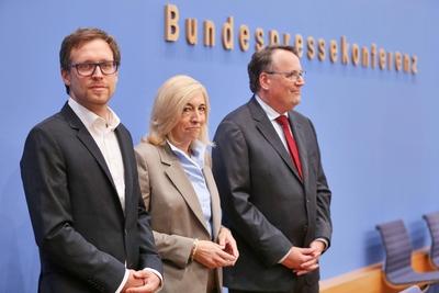 Berlin, Deutschland, 12.09.2025: Bundespressekonferenz: Vorstellung der Kommission zur Stabilisierung der GKV: Michael L-stock-foto