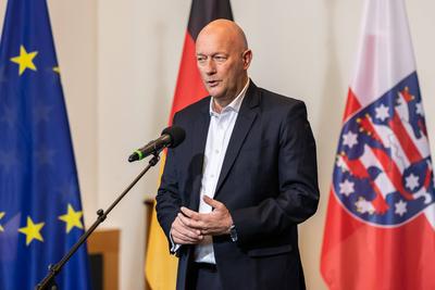 Thomas L. Kemmerich (FDP, Landes- und Fraktionsvorsitzender in Th?ringen) bei der Pressekonferenz nach der Antrittsrede;-stock-foto