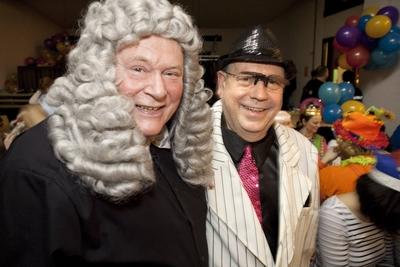 Bildnummer: 59775322  Datum: 19.02.2011  Copyright: imago/epdPremiere der protestantische Karnevalssitzung Prot s am 19.02.2011 in der Evangelischen Auferstehungskirche in K?ln. (Foto: der ehemalige Ratsvorsitzende der Evangelischen Kirche in Deutschland (EKD), Manfred Kock, li., und der rheinische Pr?ses und derzeitige EKD-Ratsvorsitzende Nikolaus Schneider als Pate ) Wer erleben will, wie Jesus dem K?lner Kardinal erscheint und wer schon immer wissen wollte, wie das mit den Reisen ins Jenseits funktioniert, der muss nach K?ln-Bocklem?nd kommen. In der Auferstehungskirche bieten evangelische Pfarrerinnen und Pfarrer in diesem Jahr wieder theologisch-karnevalistisches Kabarett vom Feinsten. Zum achten Mal seit 1997 erkl?ren sie mit der protestantischen Karnevalssitzung, kurz Prot s , wie Kirche wirklich geht - und l?ften in diesem Jahr das Geheimnis um die Nachfolge von Papst Benedikt XVI. (Siehe epd-Bericht vom 21.02.2011) DER ABDRUCK DES EPD-FOTOS IST HONORARPFLICHTIG! Die protestantische Karnevalssitzung Prot s xdp x0x 02 2011 quer Religionen Evangelische Kirche Traditionen Brachtum Karneval Fasching Karnevalssitzung  59775322 Date 19 02 2011 Copyright Imago epd Premiere the Protestantism Carnival meeting Prot S at 19 02 2011 in the Protestant Resurrection Church in Cologne Photo the former Board Chairman the Protestant Church in Germany EKD Manfred Kock left and the Rheinische Chairman and current EKD Board Chairman Nikolaus Schneider as Pate Who experience will like Jesus the Cologne Cardinal appears and Who already Always Knowledge wanted like the with the Travel ins beyond works the must after Cologne Bocklem?nd come in the Resurrection Church offer Protestant Pastors and Curate in this Year again theologically  Cabaret of Finest to eighth times since 1997 Explain Them with the Protestant Carnival meeting short Prot S like Church really is and air in this Year the Secret to the Succession from Pope Benedict XVI See epd Report of 21 02 2011 the Imprint the epd Photos is  the Protestantism Carnival meeting Prot S XDP x0x 02 2011 horizontal Religions Protestant Church Traditions  Carnival Carnival Carnival meeting-stock-foto