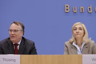 Prof. Gregor Th?sing, Professor f?r Arbeitsrecht und Direktor des Instituts f?r Arbeitsrecht und das Recht der sozialen-stock-foto