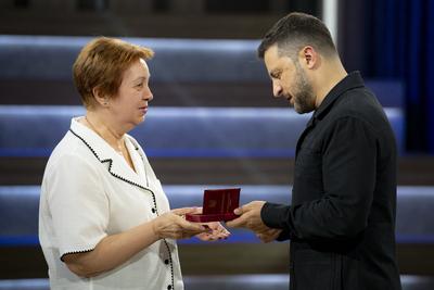 Ukrainian President Volodymyr Zelenskyy meets with representatives of the Ukrainian film industry-stock-foto