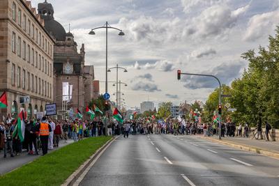 Pro-pal?stinensische Kundgebung mit Protestmarsch durch N?rnbergs Innenstadt, N?rnberg, 13.09.2025-stock-foto