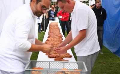 Weltrekord Versuch Franzbroetchen-stock-foto