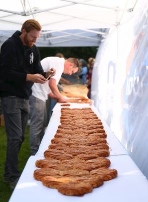 Weltrekord Versuch Franzbroetchen-stock-foto