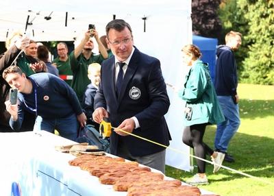 Weltrekord Versuch Franzbroetchen-stock-foto