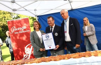 Weltrekord Versuch Franzbroetchen-stock-foto