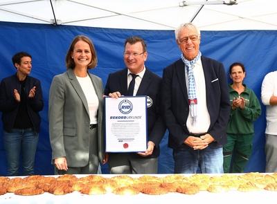 Weltrekord Versuch Franzbroetchen-stock-foto