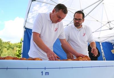 Weltrekord Versuch Franzbroetchen-stock-foto