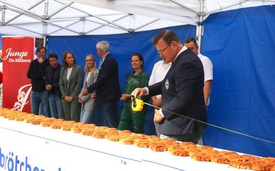 Weltrekord Versuch Franzbroetchen-stock-foto