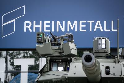 Eurosatory 2024 R?stungsmesse Paris Frankreich Messestand der Firma Rheinmetall;Eurosatory 2024 R?stungsmesse Paris Fran-stock-foto