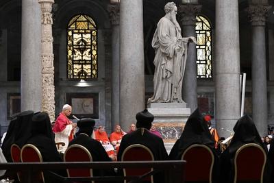 ITALY - POPE LEO PRESIDES OVER THE COMMEMORATION OF THE MARTYRS AND WITNESSES OF THE FAITH OF THE 21ST CENTURY TOGETHER WITH REPRESRNTATIVES OF OTHER CHRISTIAN CHURCHES AND COMMUNIONS IN THE BASILICA OF ST PAUL OUTSIDE THE WALLS IN ROME - 2025/9/14-stock-foto