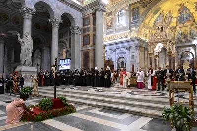 ITALY - POPE LEO PRESIDES OVER THE COMMEMORATION OF THE MARTYRS AND WITNESSES OF THE FAITH OF THE 21ST CENTURY TOGETHER WITH REPRESRNTATIVES OF OTHER CHRISTIAN CHURCHES AND COMMUNIONS IN THE BASILICA OF ST PAUL OUTSIDE THE WALLS IN ROME - 2025/9/14-stock-foto