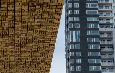 The Herman Teirlinck office building of the Flemish Government and the Upsite Tower in Laeken, Brussels, Belgium 15 APRI-stock-foto