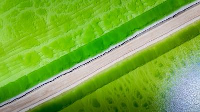 HAIXI, CHINA - SEPTEMBER 12: Aerial view of the picturesque scenery of the jewel-like Emerald Lake on September 12, 2025-stock-foto