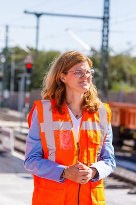 Inbetriebnahme Bahn-Logistikstelle Cottbus - Dr. Daniela Gerd tom Markotten-stock-foto