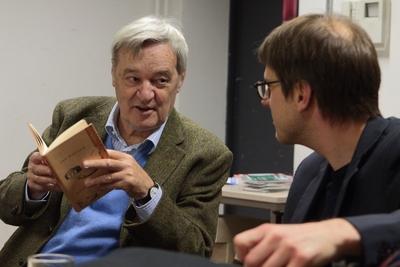 Bildnummer: 59217297  Datum: 12.02.2013  Copyright: imago/gezett Harald Hartung und Jan Wagner beim Vorbereitungsgespr?ch f?r Klassiker der Gegenwartslyrik: Harald Hartung und Jan Wagner, Moderation Am Di 12.02.2013 um 20:00 in der Literaturwerkstatt. Kultur Literatur People x0x xub 2013 quer gezett Kulturbrauerei literaturwerkstatt Berlin Schriftsteller literatur Autor Portrait Pers?nlichkeit Author writing writer Culture Kulture Dichter Poet Harald Hartung Jan Wagner  59217297 Date 12 02 2013 Copyright Imago  Harald Hartung and Jan Wagner the  for Classic the  Harald Hartung and Jan Wagner Moderation at Tue 12 02 2013 to 20 00 in the LiteraturWERKstatt Culture Literature Celebrities x0x  2013 horizontal  Kulturbrauerei LiteraturWERKstatt Berlin Writer Literature Author Portrait Personality author Writing Writer Culture Kulture Poet Poet Harald Hartung Jan Wagner-stock-foto