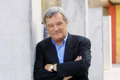 Bildnummer: 54468399  Datum: 27.06.2003  Copyright: imago/gezettliteraturWERKstatt berlin Der Autor und Kritiker Harald Hartung (Berlin) vor Beginn der Podiumsdiskussion zum Thema Warum wir keine Lyrik haben, aber eine brauchen! im Rahmen des Poesiefestivals Berlin der literaturWERKstatt berlin am 27.06.2003 in der Backfabrik. kultur people literatur kbdig xo0x 2003 quer Schriftsteller Poet Dichter Kulture Culture writer writing Author Persoenlichkeit Literatur Portrait Autor  Shooting Portr?tBildnummer 54468399 Date 27 06 2003 Copyright Imago  LiteraturWERKstatt Berlin the Author and Critics Harald Hartung Berlin before Beginning the Panel discussion to Theme why We none Poetry have but a need in Frame the Poetry festivals Berlin the LiteraturWERKstatt Berlin at 27 06 2003 in the Back factory Culture Celebrities Literature Kbdig xo0x 2003 horizontal Writer Poet Poet Kulture Culture Writer Writing author Personality Literature Portrait Author Shooting Portrait-stock-foto