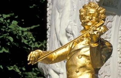 Bildnummer: 58177466  Datum: 01.01.1997  Copyright: imago/Peter WidmannJohann Strauss Denkmal im Wiener Stadtpark, ?sterreich, Wien, 1. Bezirk, Stadtpark Johann Strauss Denkmal im Wiener Stadtpark xmk x0x !AUFNAHMEDATUM GESCH?TZT! 1997 quer 1. 1. Bezirk 1997 Bezirk Denkmal Farbe Geige gold im Johann Musik Musiker Park Parkanlage Reise Sehensw?rdigkeit Stadtansicht Stadtpark Statue Stimmung Strauss Symbol Tourismus Violine Wahrzeichen Walzer Wien Wiener ?sterreich ?sterreichisch 58177466 Date 01 01 1997 Copyright Imago Peter Widmann Johann Strauss Monument in Wiener City Park Austria Vienna 1 District City Park Johann Strauss Monument in Wiener City Park xmk x0x date estimated 1997 horizontal 1 1 District 1997 District Monument Color Violin Gold in Johann Music Musician Park Park travel Landmark City view City Park Statue Mood Strauss symbol Tourism Violin Landmark Waltz Vienna Wiener Austria Austro-stock-foto