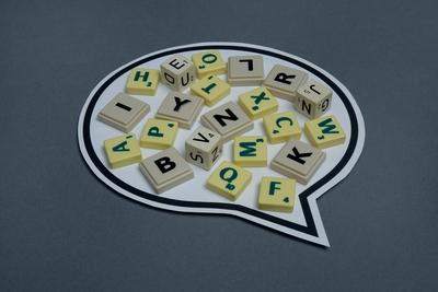 Buchstaben in einer Sprechblase Buchstaben in einer Sprechblase 03 03 2019 Borkwalde Brandenburg-stock-foto